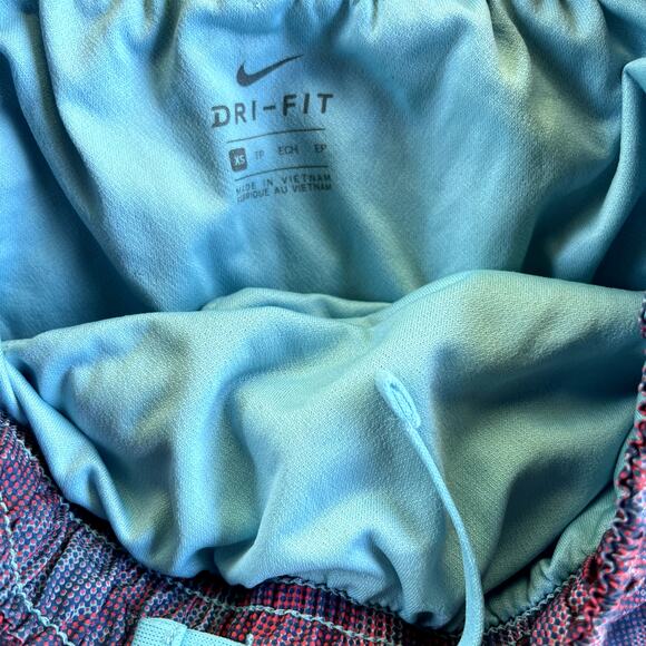 Nike Retro Shorts - Picture 2 of 3